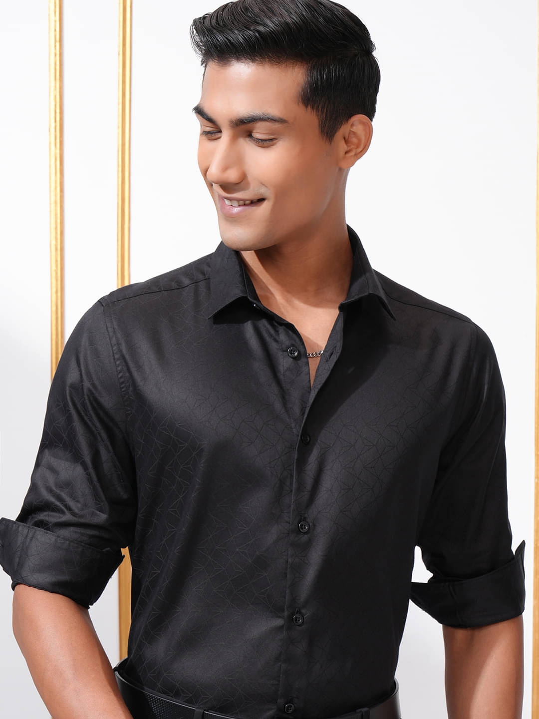     			Locomotive 100% Cotton Slim Fit Self Design Full Sleeves Men's Casual Shirt - Black ( Pack of 1 )