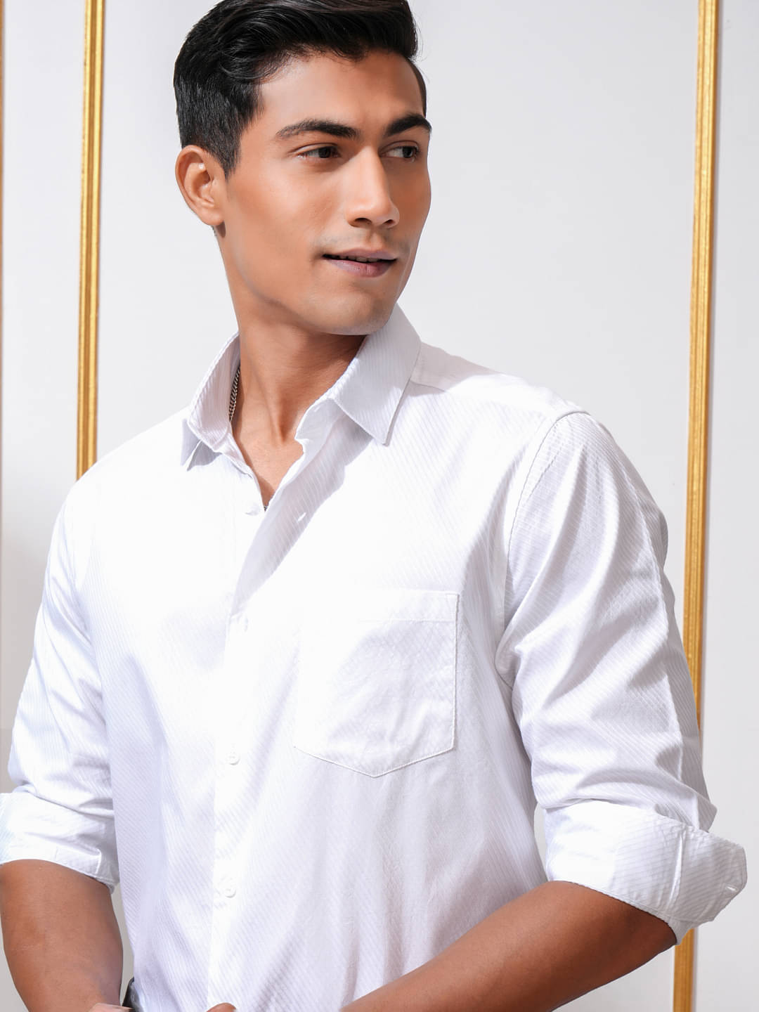     			Locomotive 100% Cotton Slim Fit Self Design Full Sleeves Men's Casual Shirt - White ( Pack of 1 )