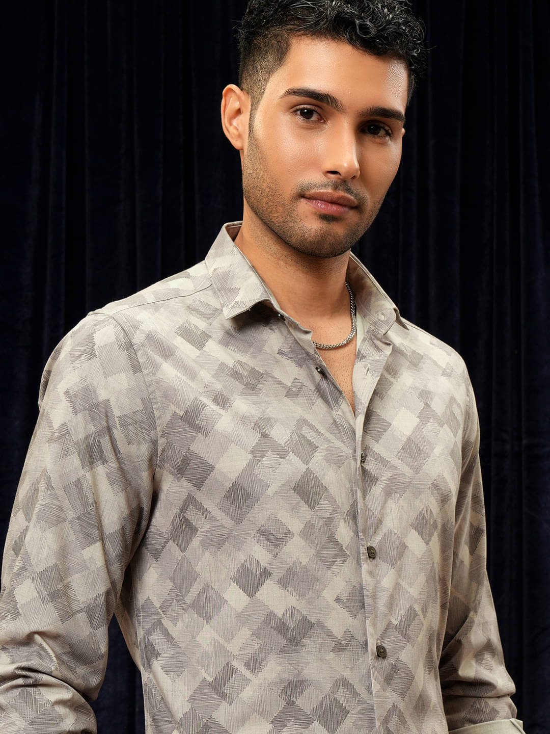 Locomotive Cotton Blend Slim Fit Printed Full Sleeves Men's Casual Shirt - Multicolor ( Pack of 1 )     			Locomotive Cotton Blend Slim Fit Printed Full Sleeves Men's Casual Shirt - Multicolor ( Pack of 1 )