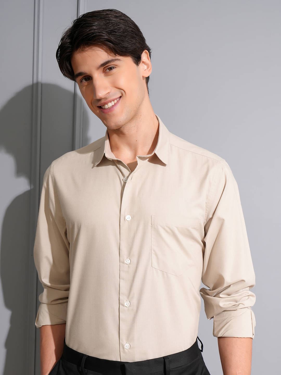     			Locomotive Cotton Blend Slim Fit Solids Full Sleeves Men's Casual Shirt - Beige ( Pack of 1 )