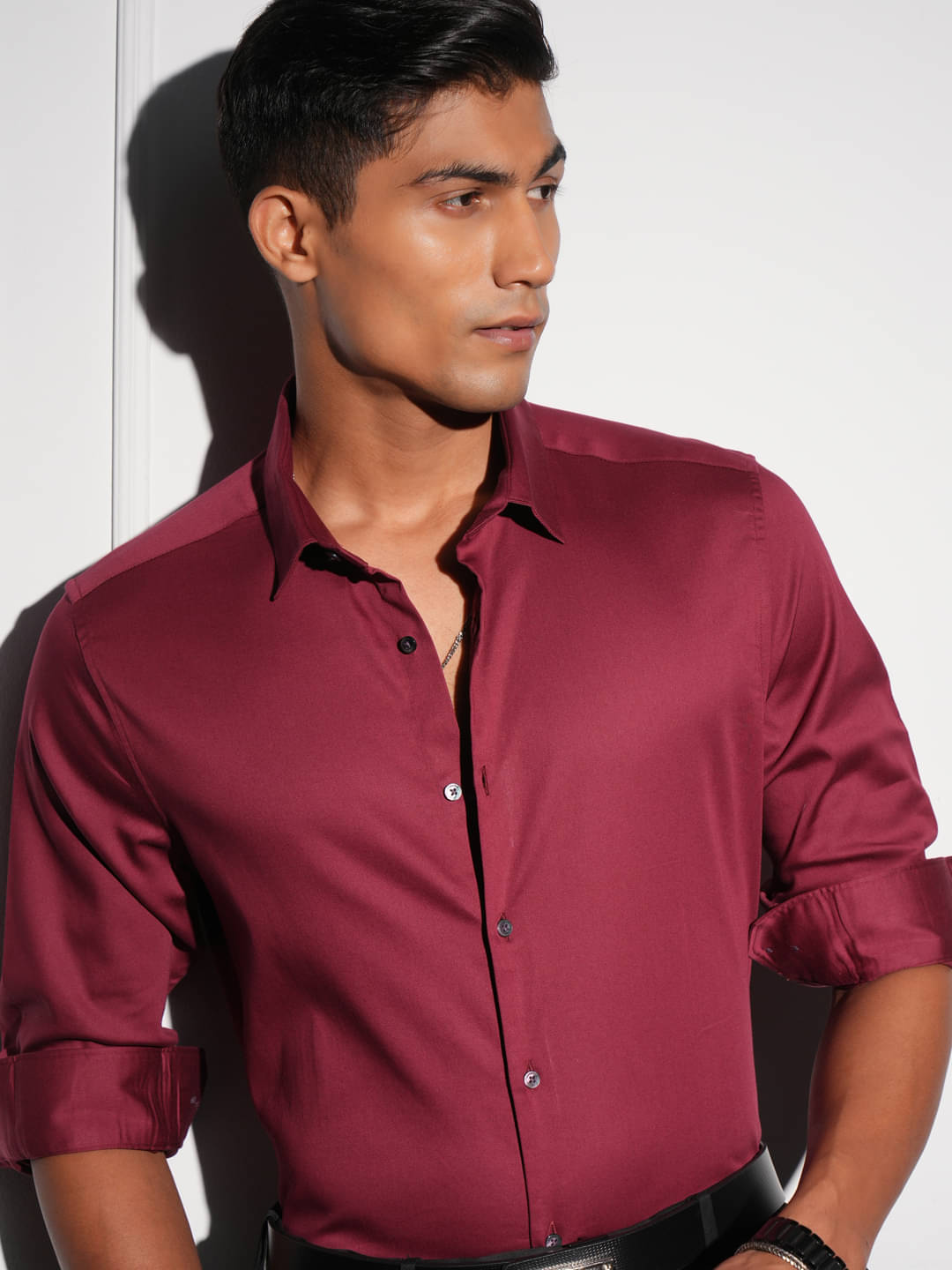 Locomotive Cotton Blend Slim Fit Solids Full Sleeves Men's Casual Shirt - Red ( Pack of 1 )     			Locomotive Cotton Blend Slim Fit Solids Full Sleeves Men's Casual Shirt - Red ( Pack of 1 )