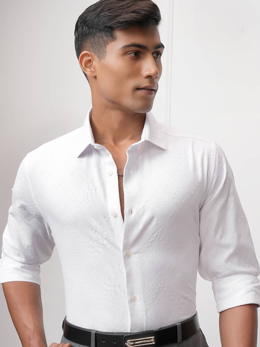     			Locomotive Poly Cotton Slim Fit Self Design Full Sleeves Men's Casual Shirt - White ( Pack of 1 )