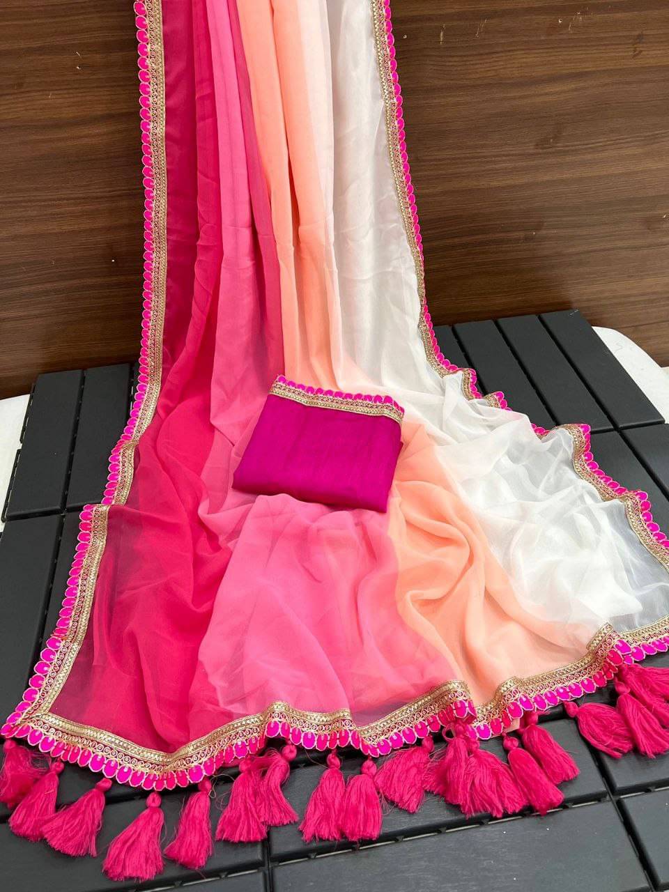    			Arkia Georgette Embellished Saree With Unstitched Blouse Piece ( White )