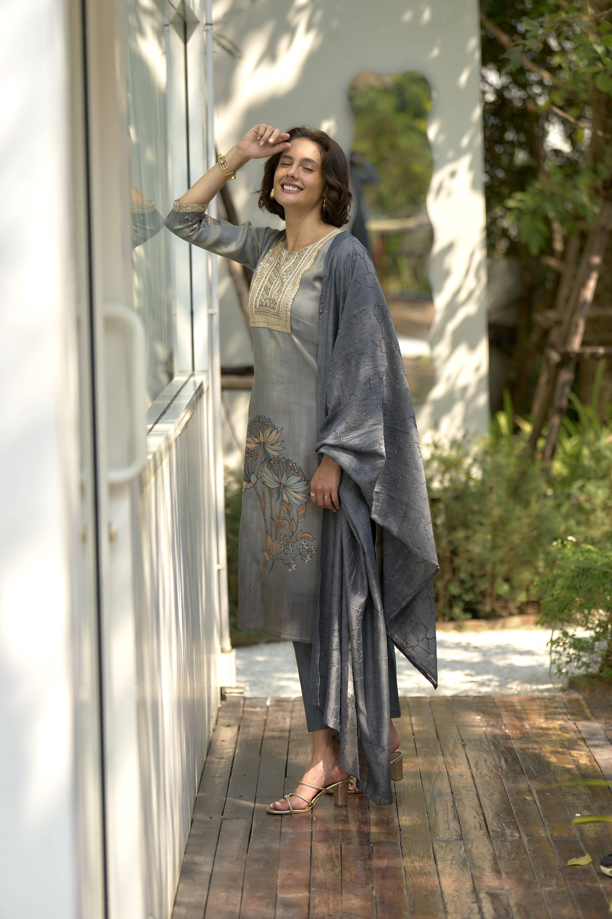     			CYNOR Women Tissue Embroidered Straight Kurti with Dupatta ( Grey )