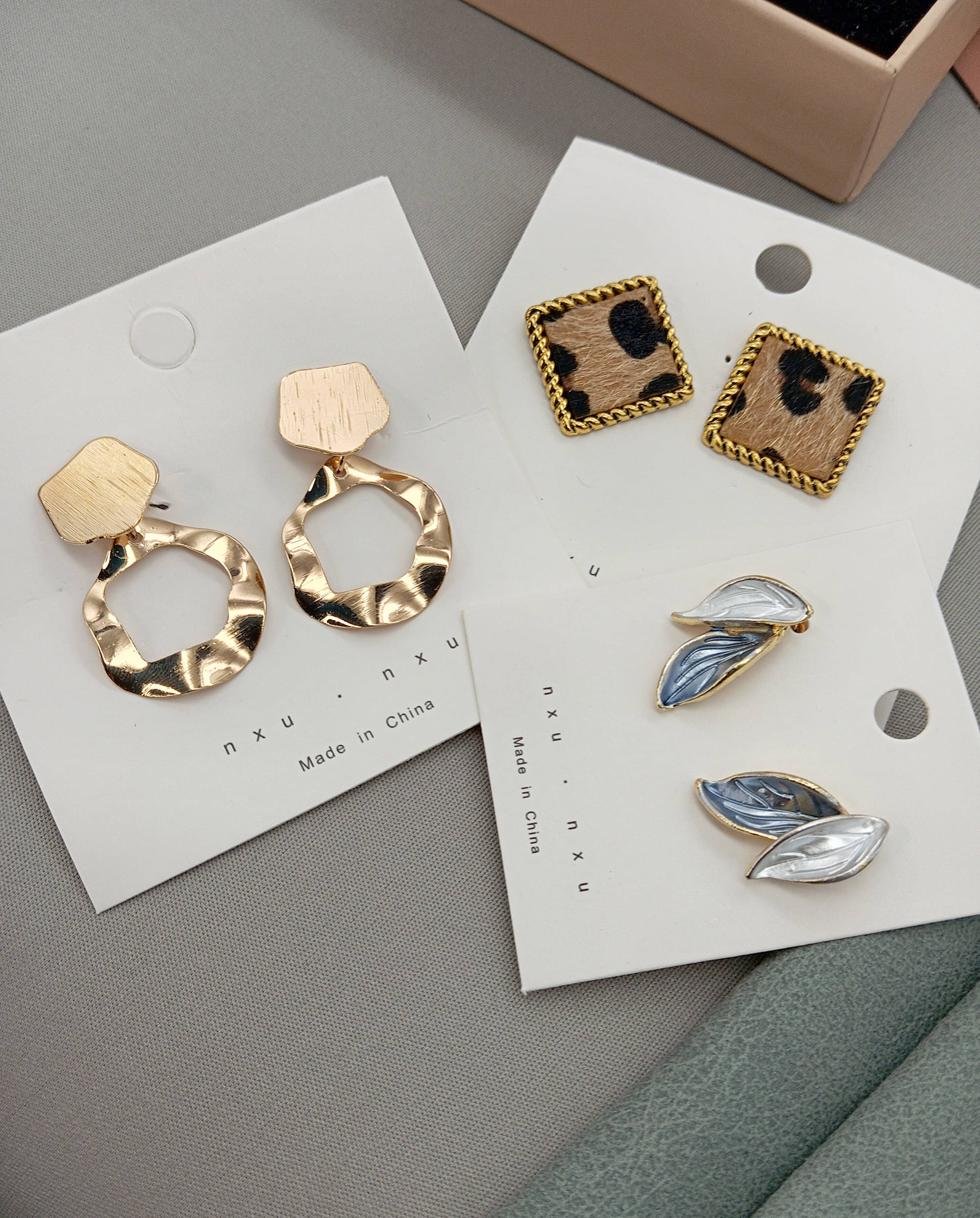     			SHANKHRAJ MA LL Multicolor Stud Earrings ( Pack of 1 )
