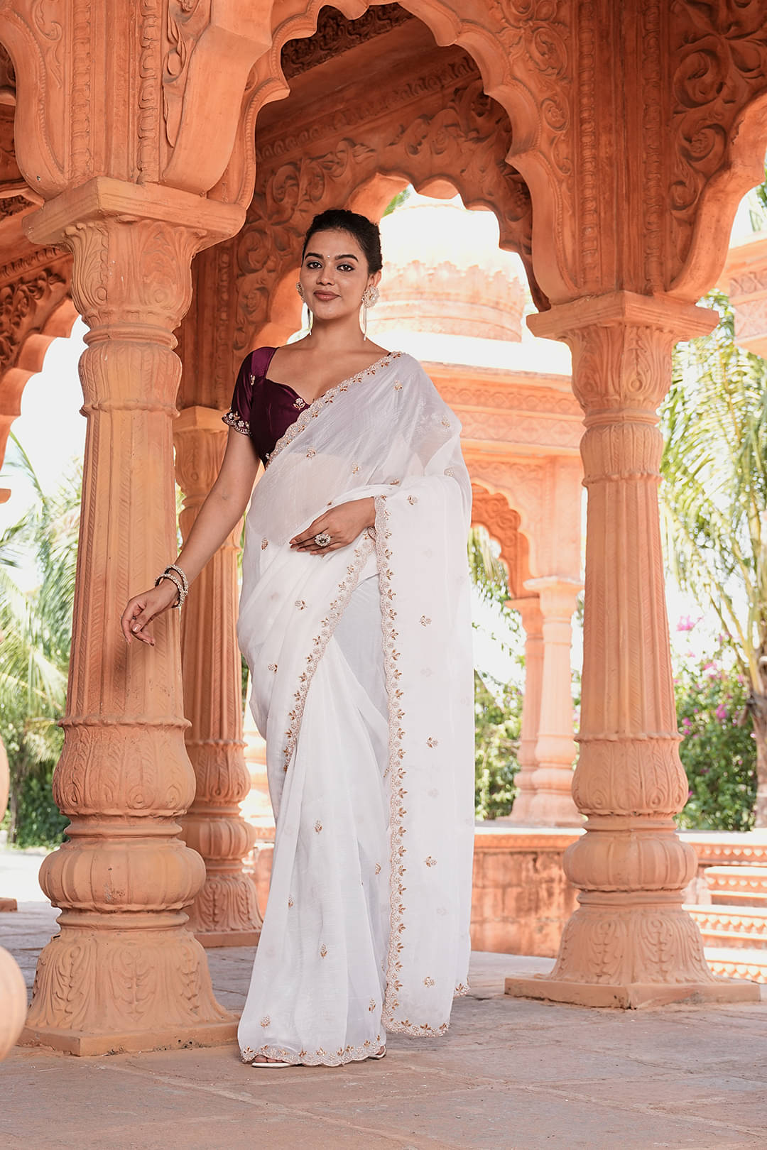     			SHIRODHARI Chanderi Embellished Ilkal Saree With Unstitched Blouse Piece ( White )