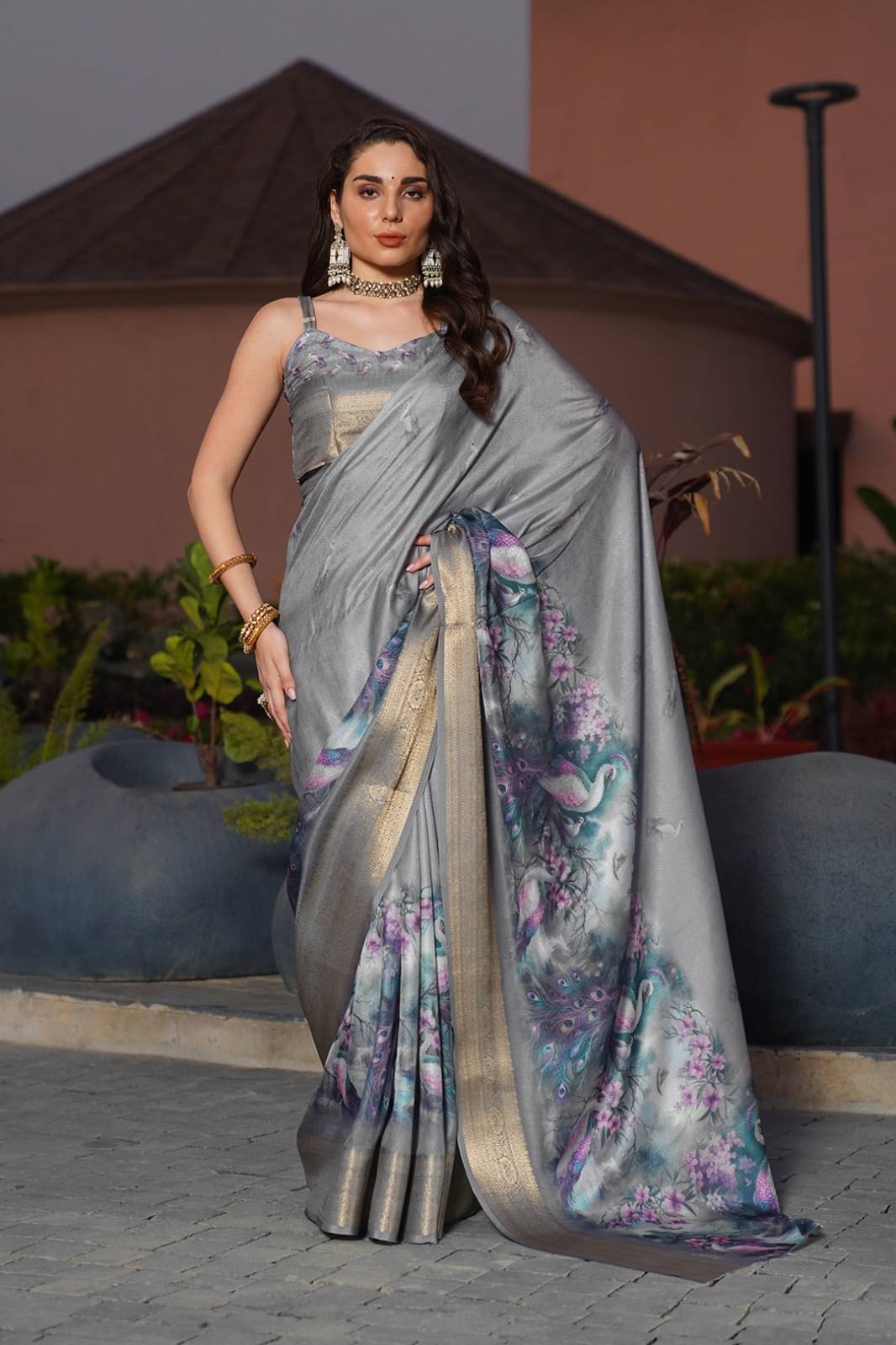     			SHIRODHARI Chanderi Printed Ilkal Saree With Unstitched Blouse Piece ( Grey )