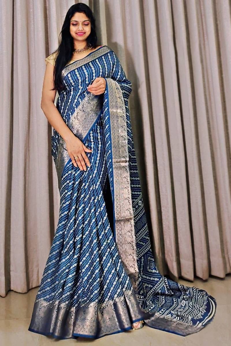     			SHIRODHARI Silk Blend Printed Ilkal Saree With Unstitched Blouse Piece ( Purple )