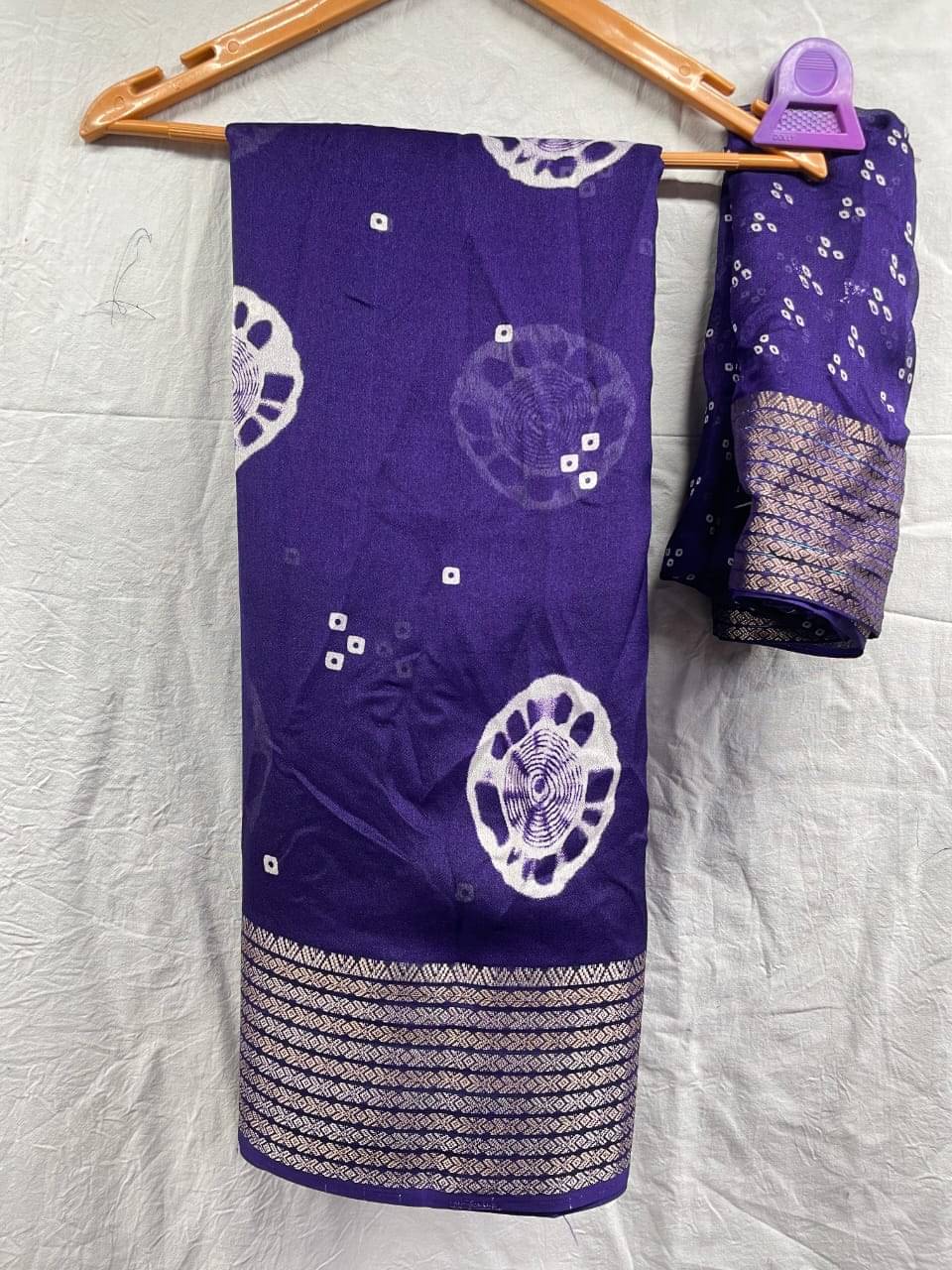 SHIRODHARI Silk Blend Printed Ilkal Saree With Unstitched Blouse Piece ( Purple ) SHIRODHARI Silk Blend Printed Ilkal Saree With Unstitched Blouse Piece ( Purple )