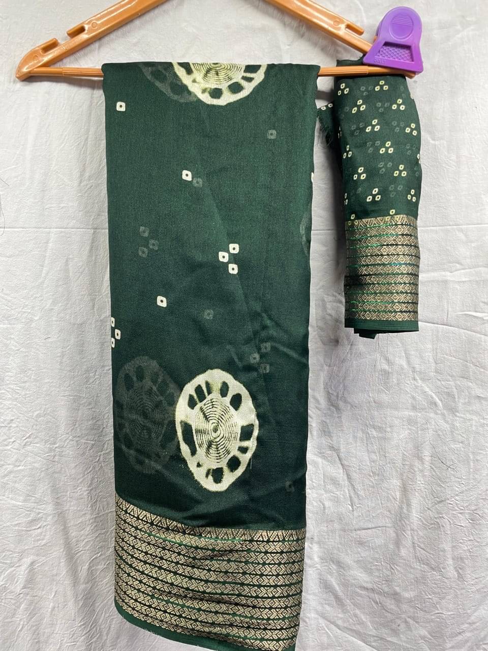 SHIRODHARI Silk Blend Printed Ilkal Saree With Unstitched Blouse Piece ( Green ) SHIRODHARI Silk Blend Printed Ilkal Saree With Unstitched Blouse Piece ( Green )