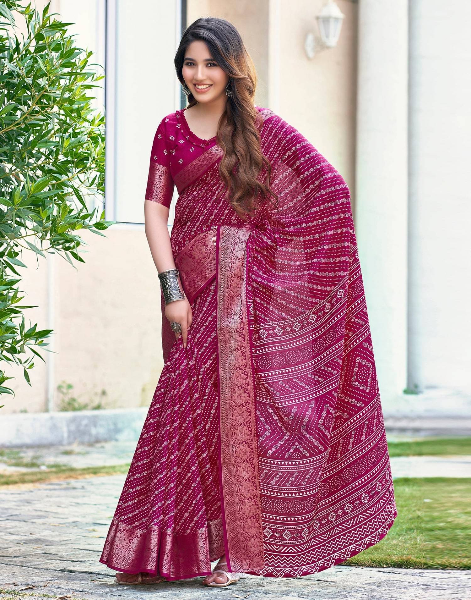SHIRODHARI Silk Blend Printed Ilkal Saree With Unstitched Blouse Piece ( Green ) SHIRODHARI Silk Blend Printed Ilkal Saree With Unstitched Blouse Piece ( Green )