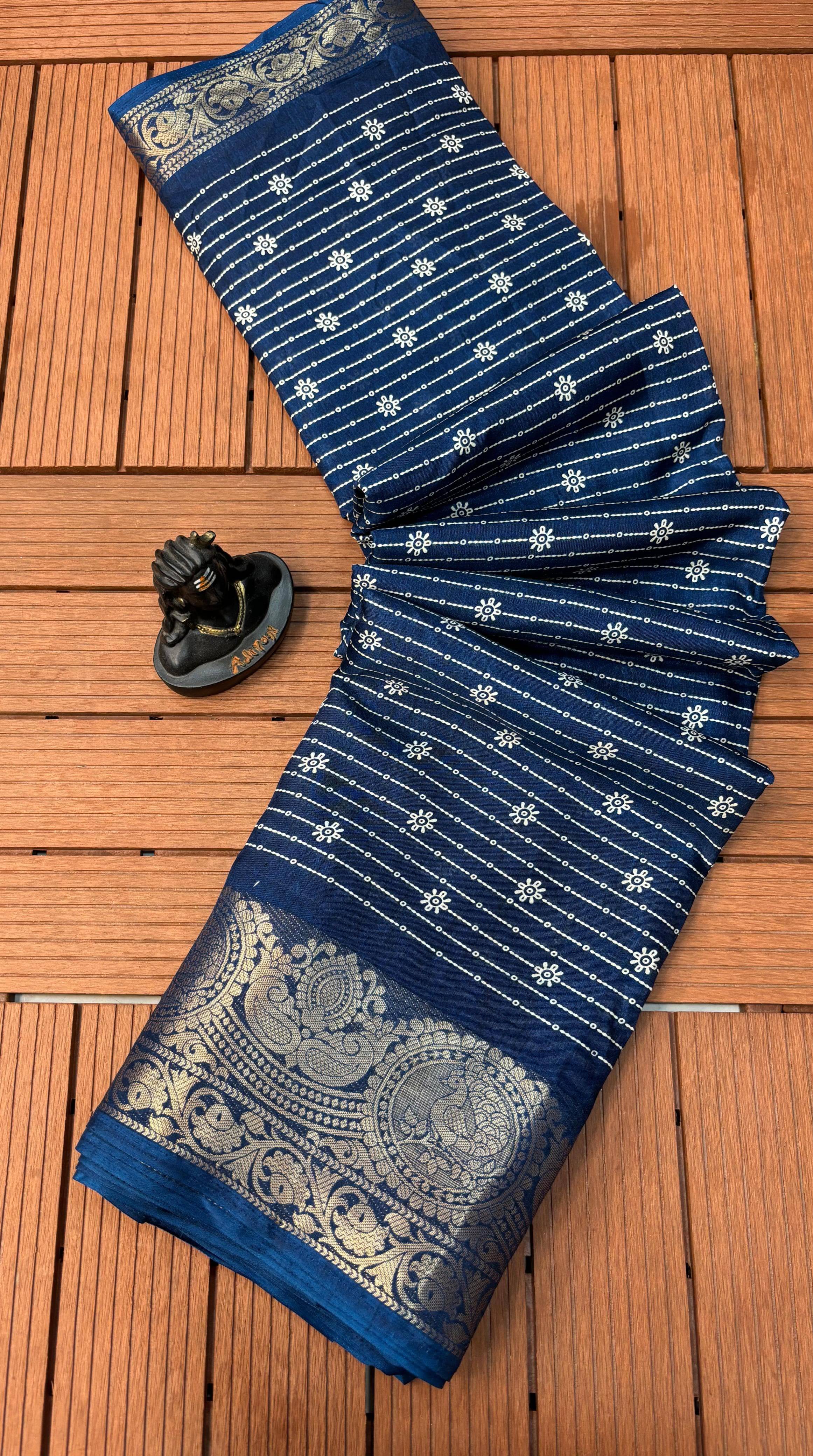     			SHIRODHARI Silk Blend Printed Ilkal Saree With Unstitched Blouse Piece ( Navy Blue )