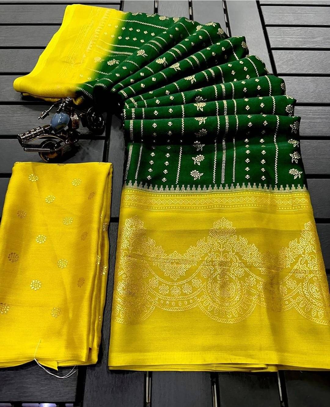     			SHIRODHARI Silk Blend Printed Ilkal Saree With Unstitched Blouse Piece ( Green )