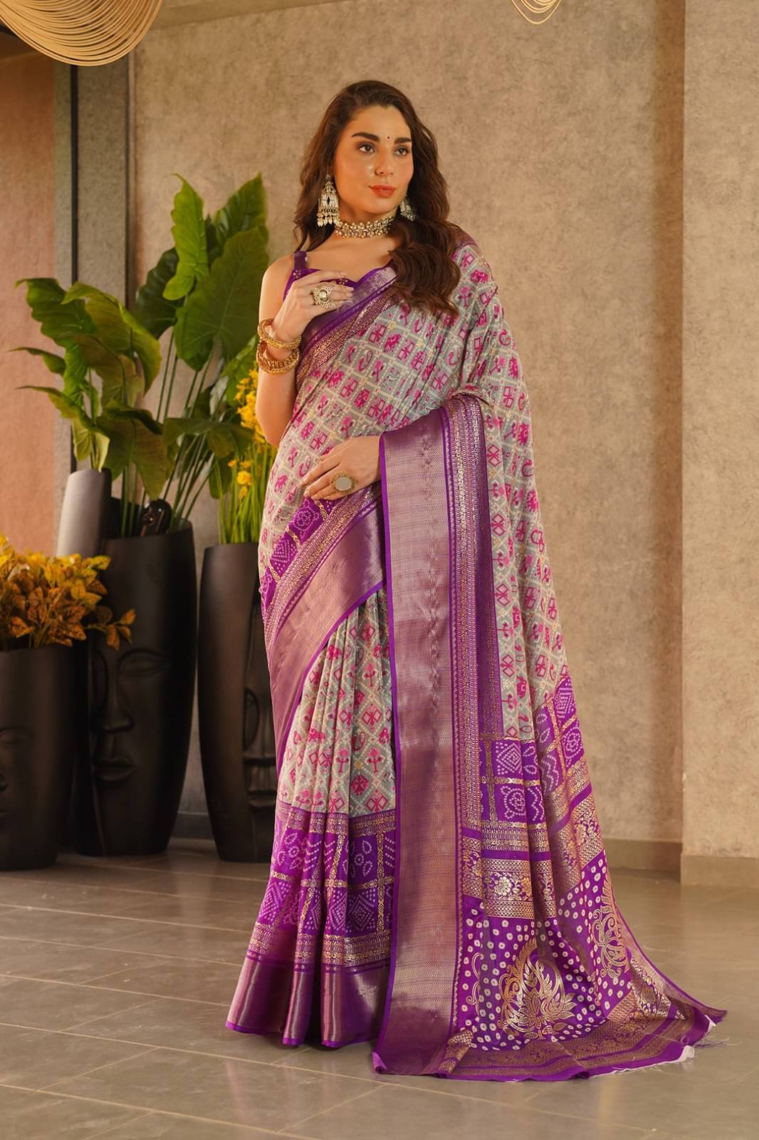     			SHIRODHARI Silk Blend Printed Ilkal Saree With Unstitched Blouse Piece ( Purple )