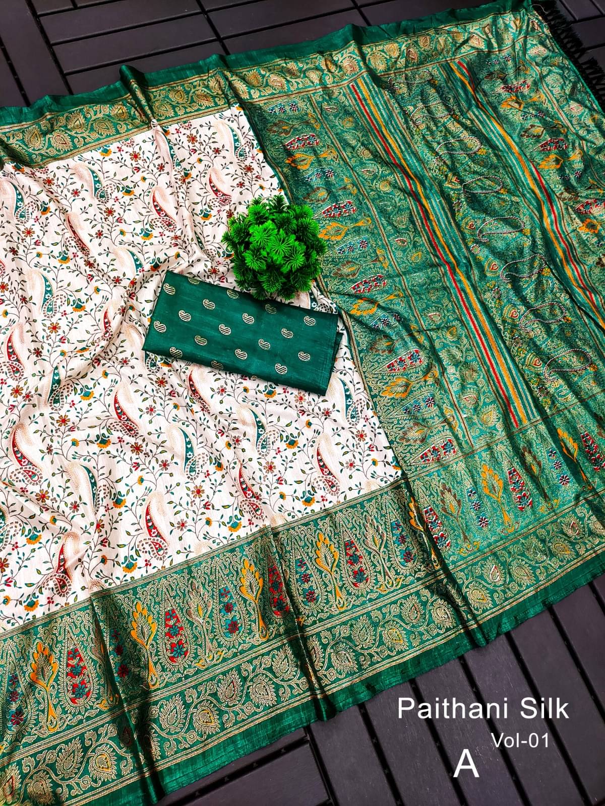    			SHIRODHARI Silk Blend Printed Ilkal Saree With Unstitched Blouse Piece ( Green )