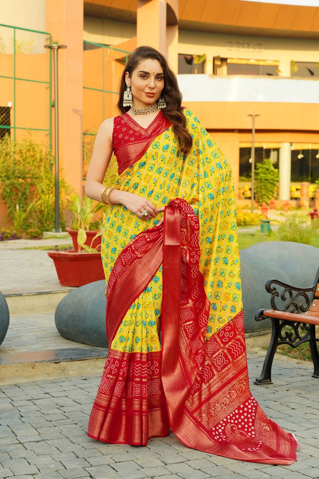     			SHIRODHARI Silk Blend Printed Ilkal Saree With Unstitched Blouse Piece ( Red )