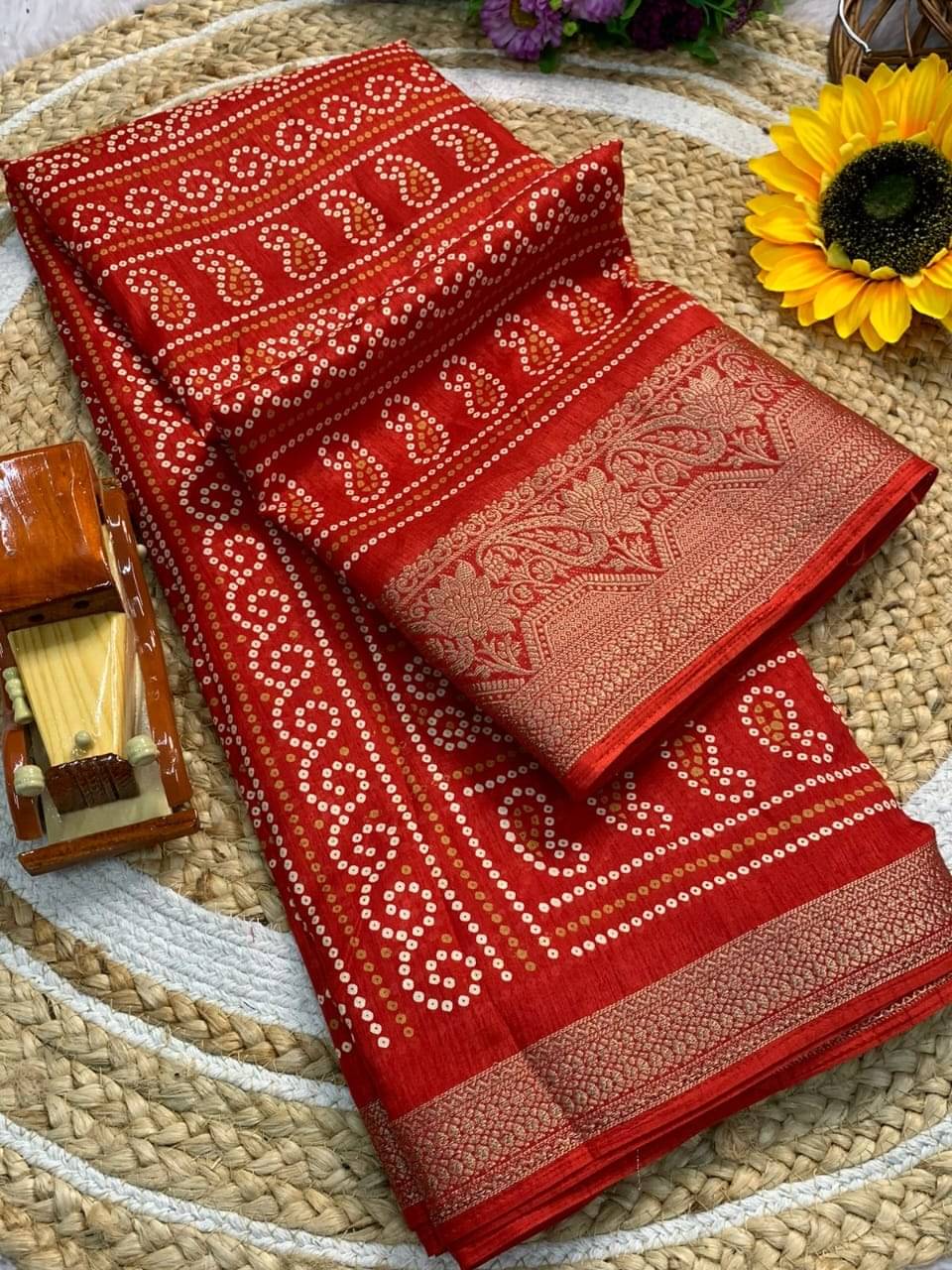 SHIRODHARI Silk Blend Printed Ilkal Saree With Unstitched Blouse Piece ( Red ) SHIRODHARI Silk Blend Printed Ilkal Saree With Unstitched Blouse Piece ( Red )