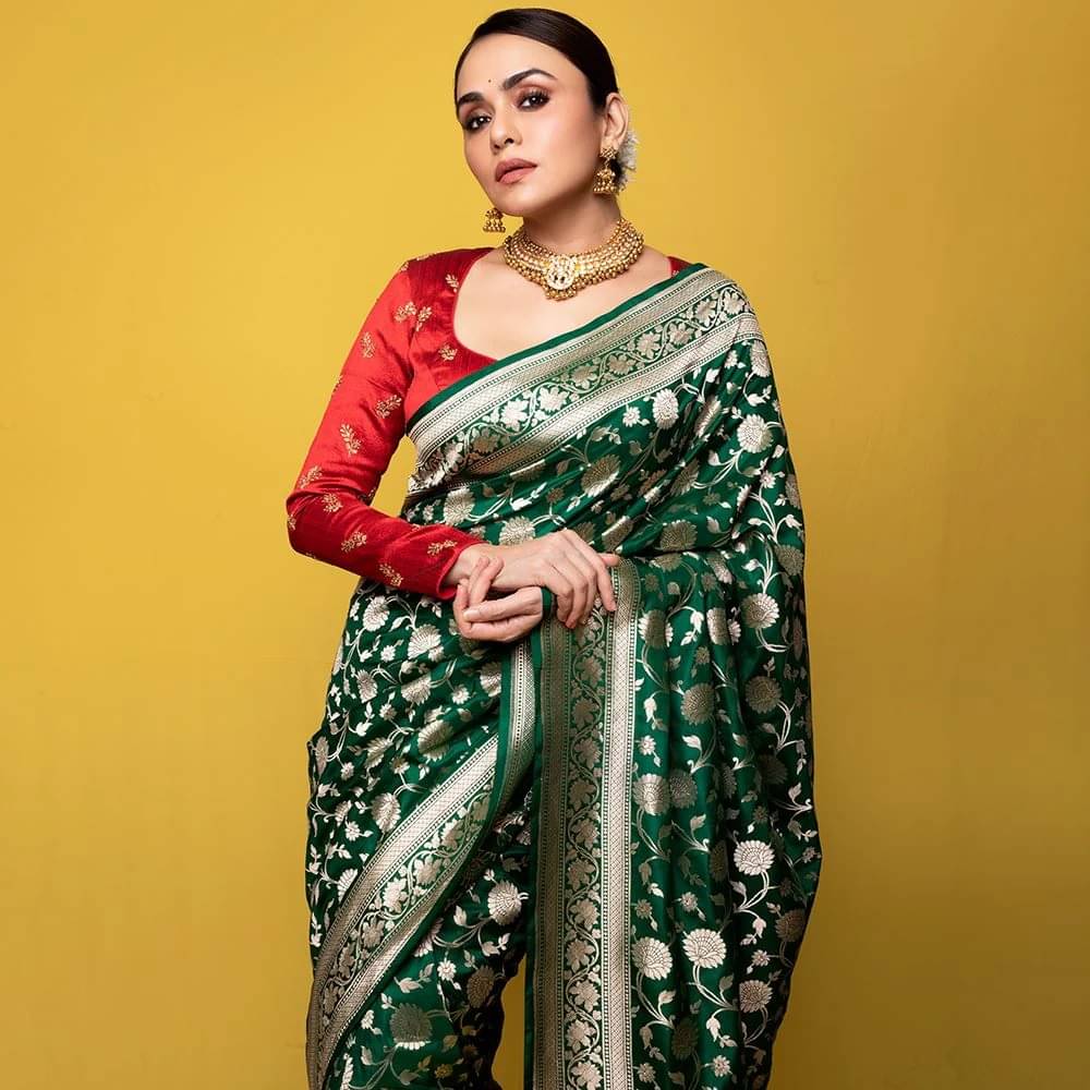 WOVEN STOCK Silk Self Design Banarasi saree With Unstitched Blouse Piece ( Grey ) WOVEN STOCK Silk Self Design Banarasi saree With Unstitched Blouse Piece ( Grey )
