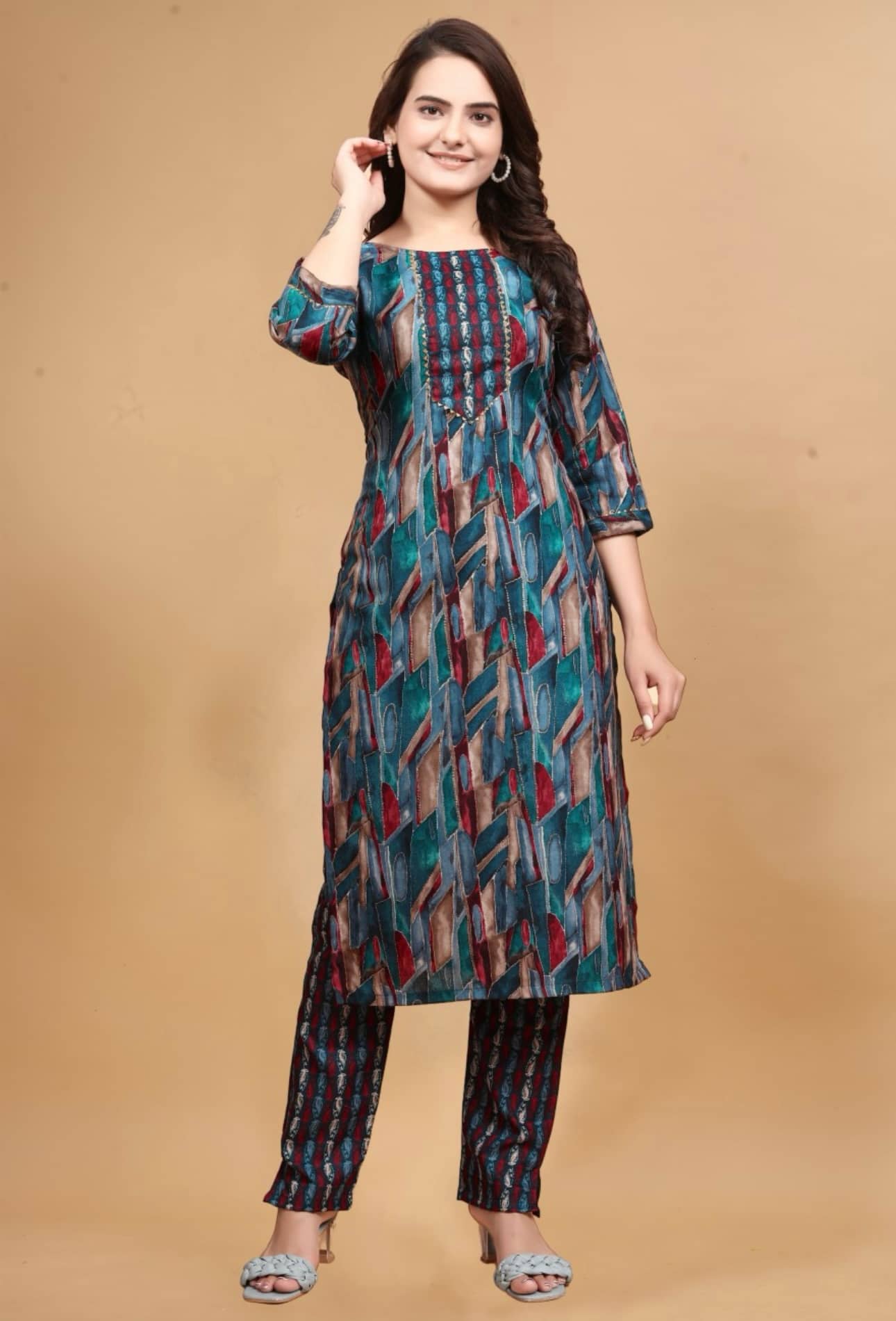 YAGNIK FASHION Women Rayon Solid Straight Kurti With Pants ( Green )