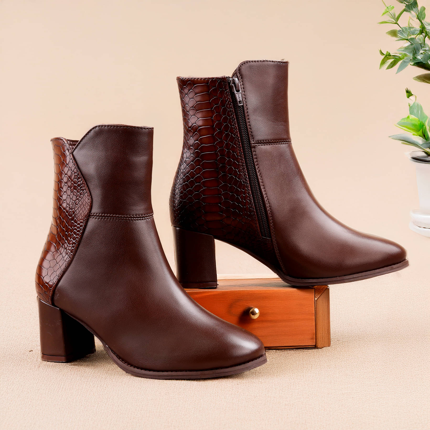     			YUVRATO BAXI Brown Women's Ankle Length Boots