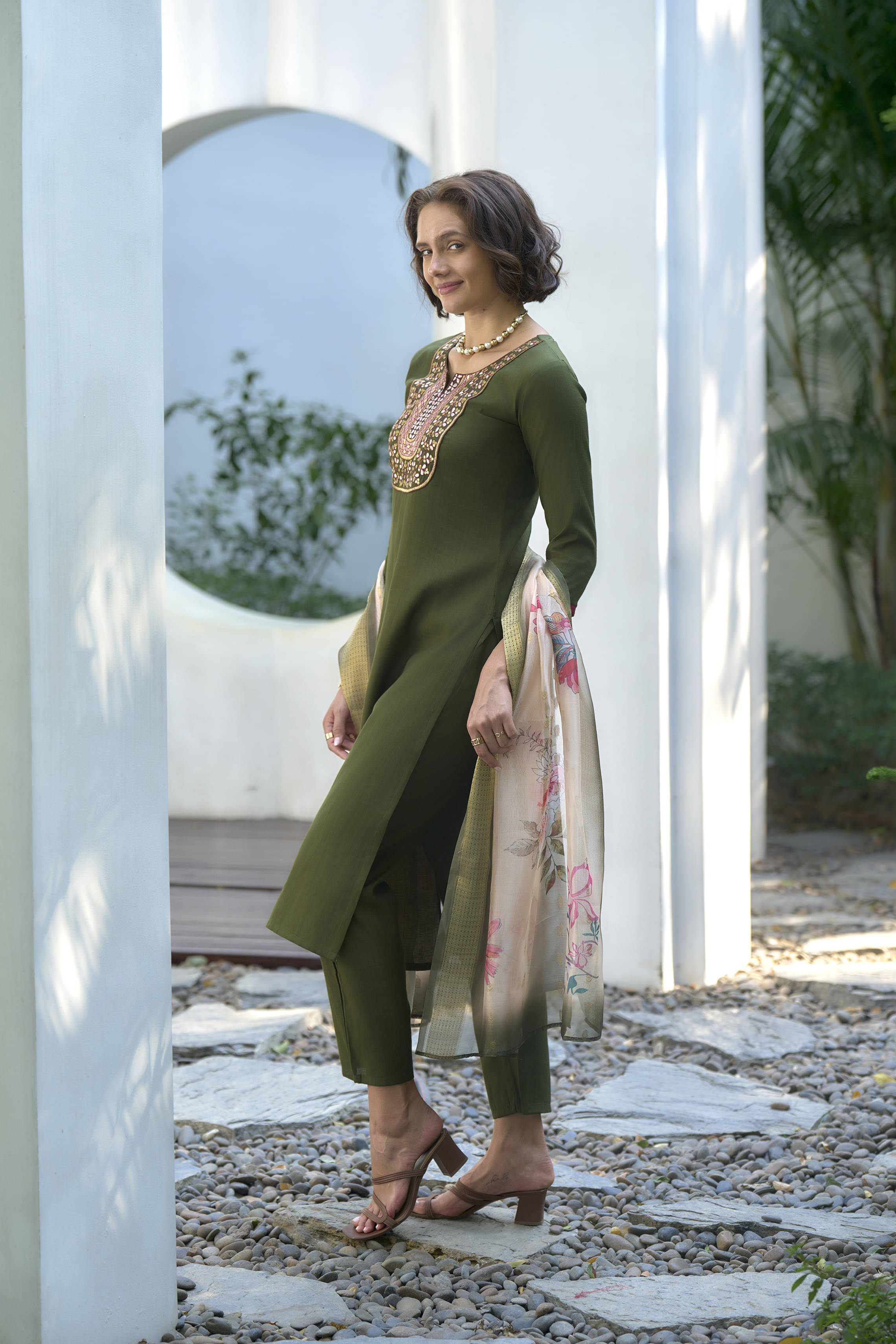 CYNOR Women Cotton Embroidered Straight Kurti with Dupatta ( Green ) CYNOR Women Cotton Embroidered Straight Kurti with Dupatta ( Green )