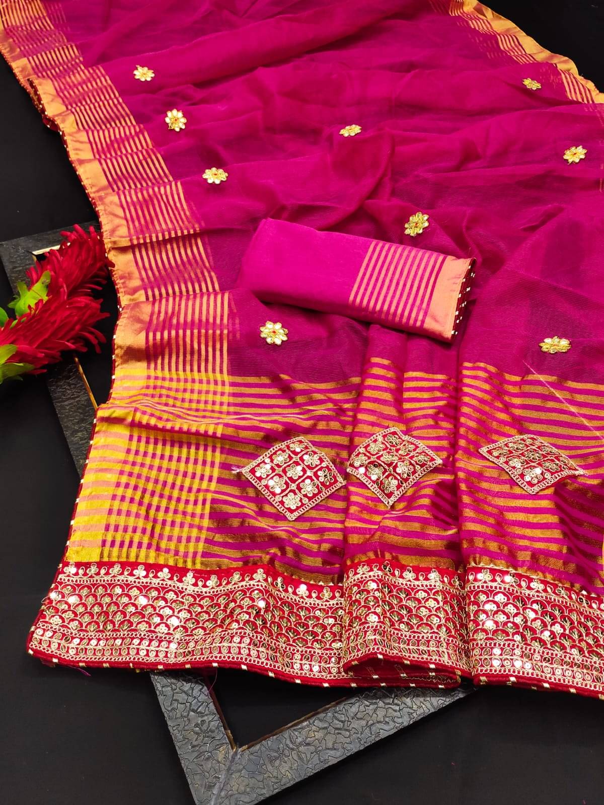     			Kanooda Prints Net Embroidered Saree With Unstitched Blouse Piece ( Rani )