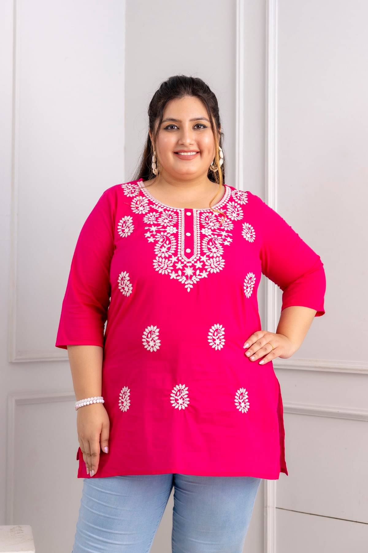     			Ropa De Moda Women Cotton Embroidered Straight Kurti ( Pink )