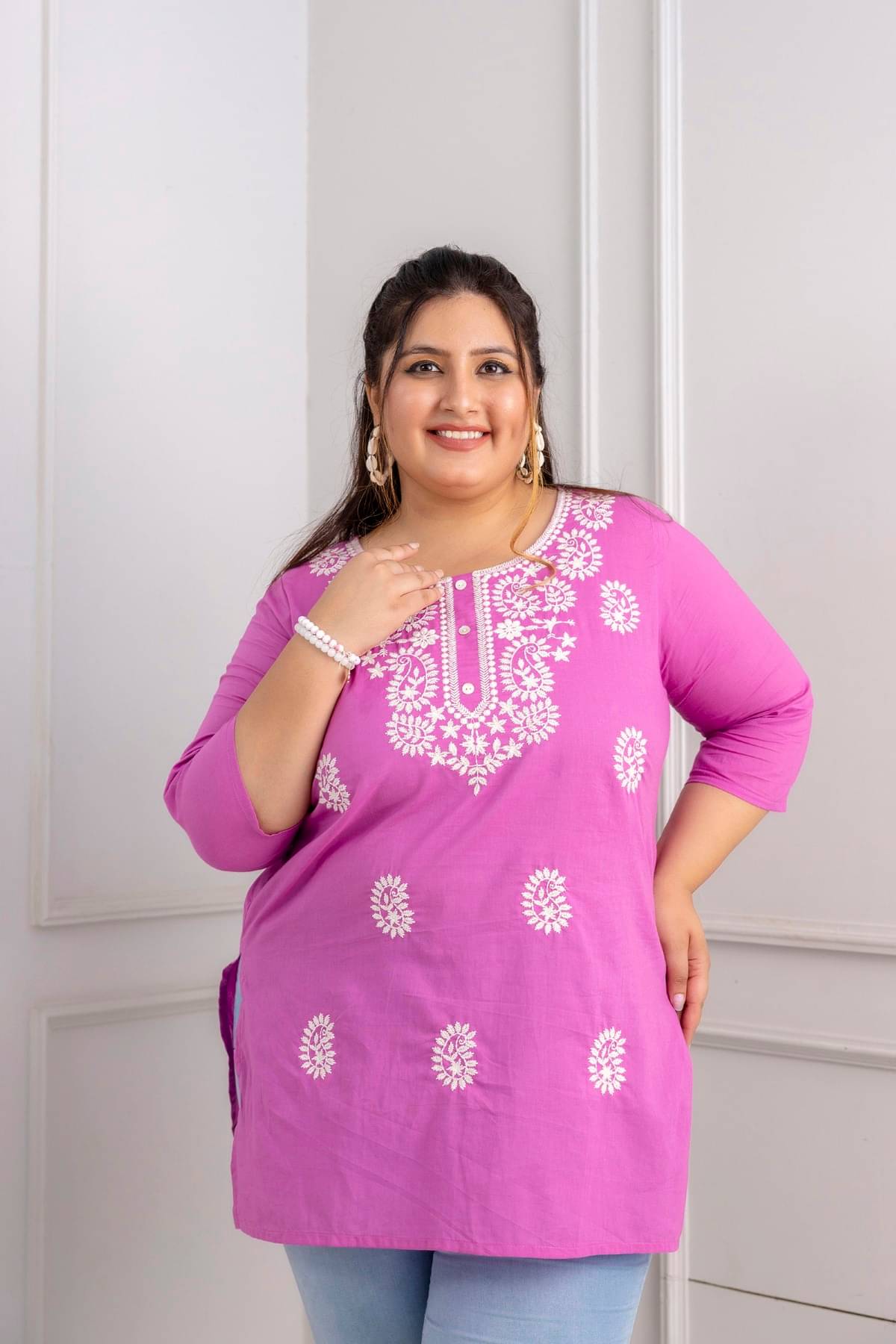     			Ropa De Moda Women Cotton Embroidered Straight Kurti ( Pink )