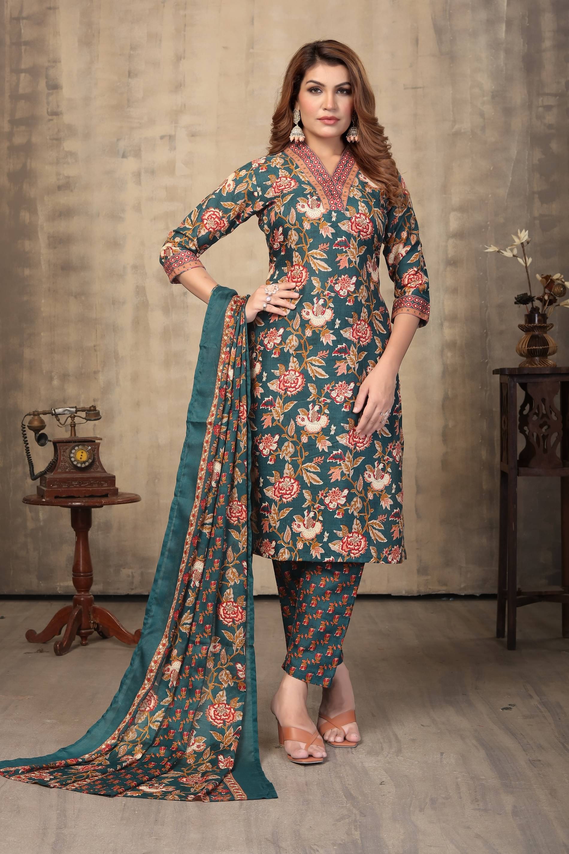     			VASTRA SOUNDARYA Women Cotton Blend Printed Straight Kurti With Pants ( Mint Green )