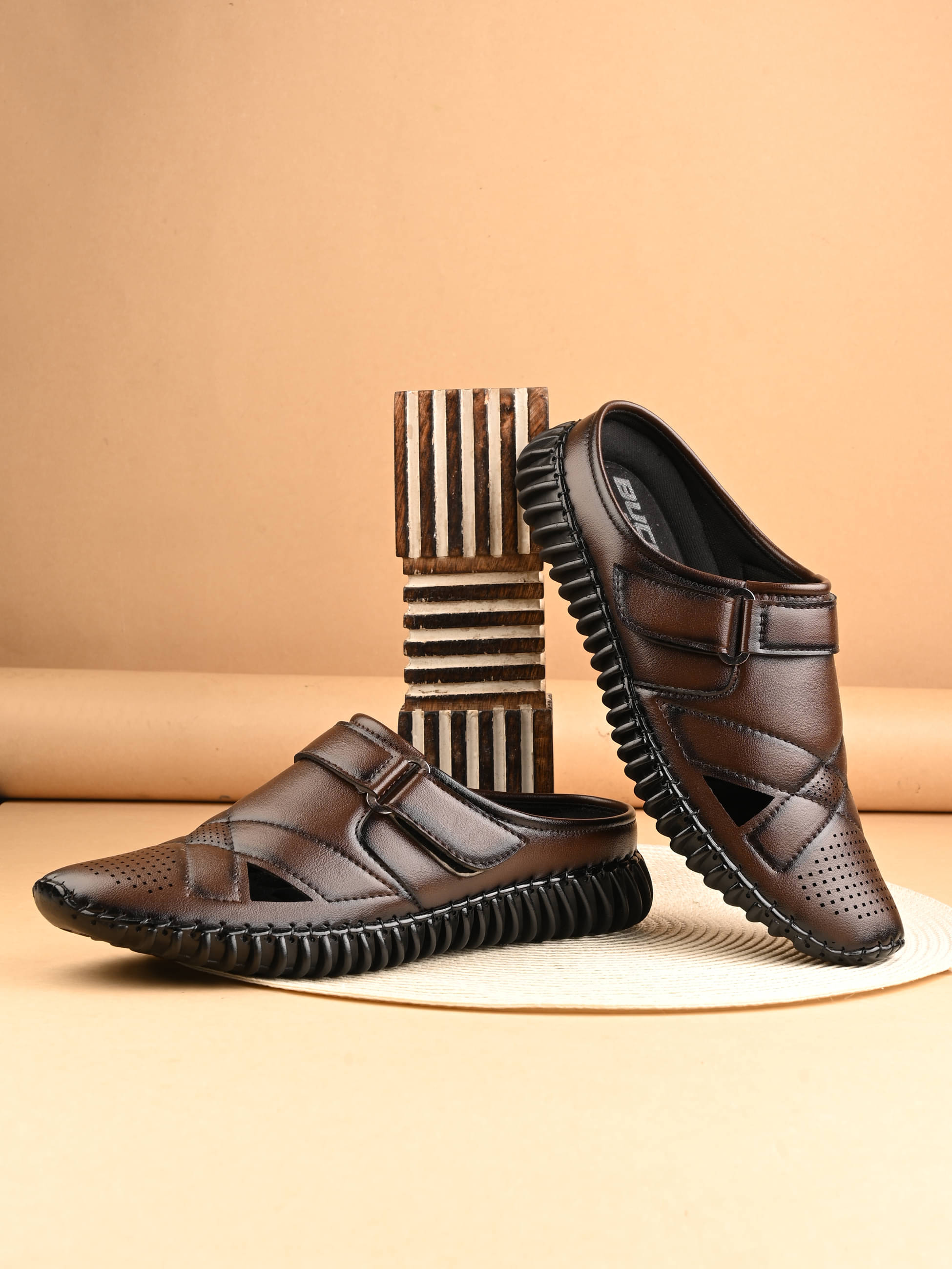     			BIZZARO - Brown Men's Sandals