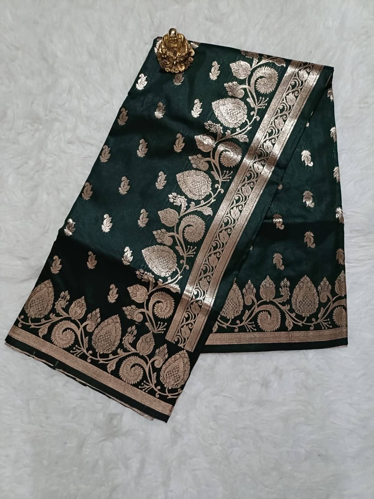 Semore Art Silk Solid Saree With Unstitched Blouse Piece ( Green ) Semore Art Silk Solid Saree With Unstitched Blouse Piece ( Green )