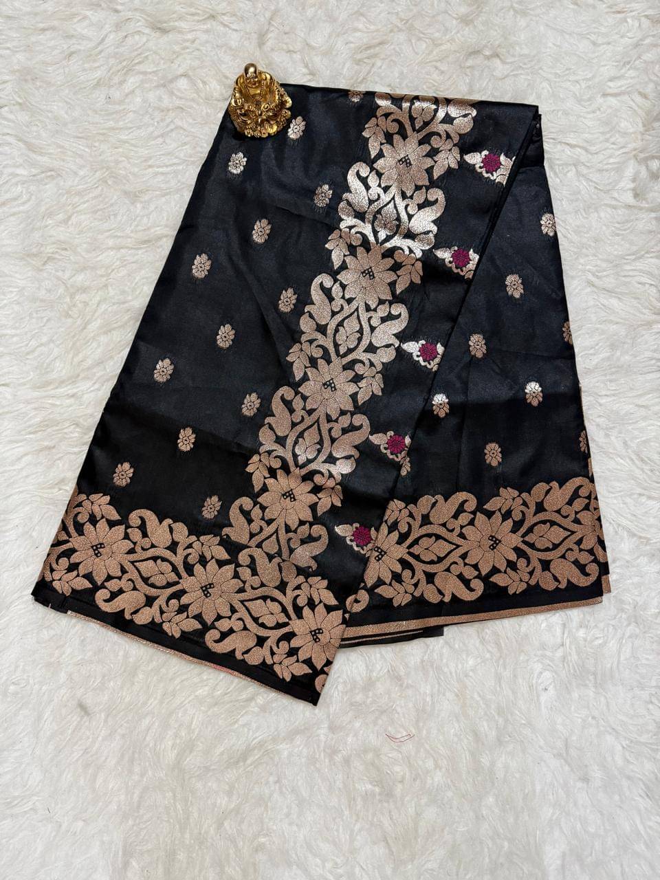     			Semore Art Silk Solid Saree With Unstitched Blouse Piece ( Black )
