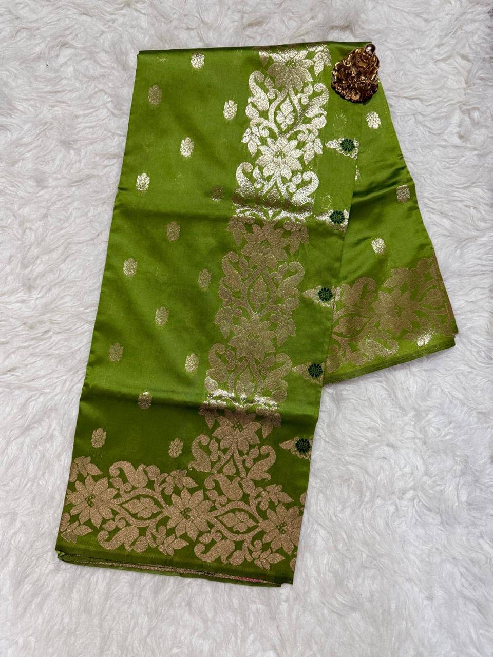 Semore Art Silk Solid Saree With Unstitched Blouse Piece ( Green ) Semore Art Silk Solid Saree With Unstitched Blouse Piece ( Green )