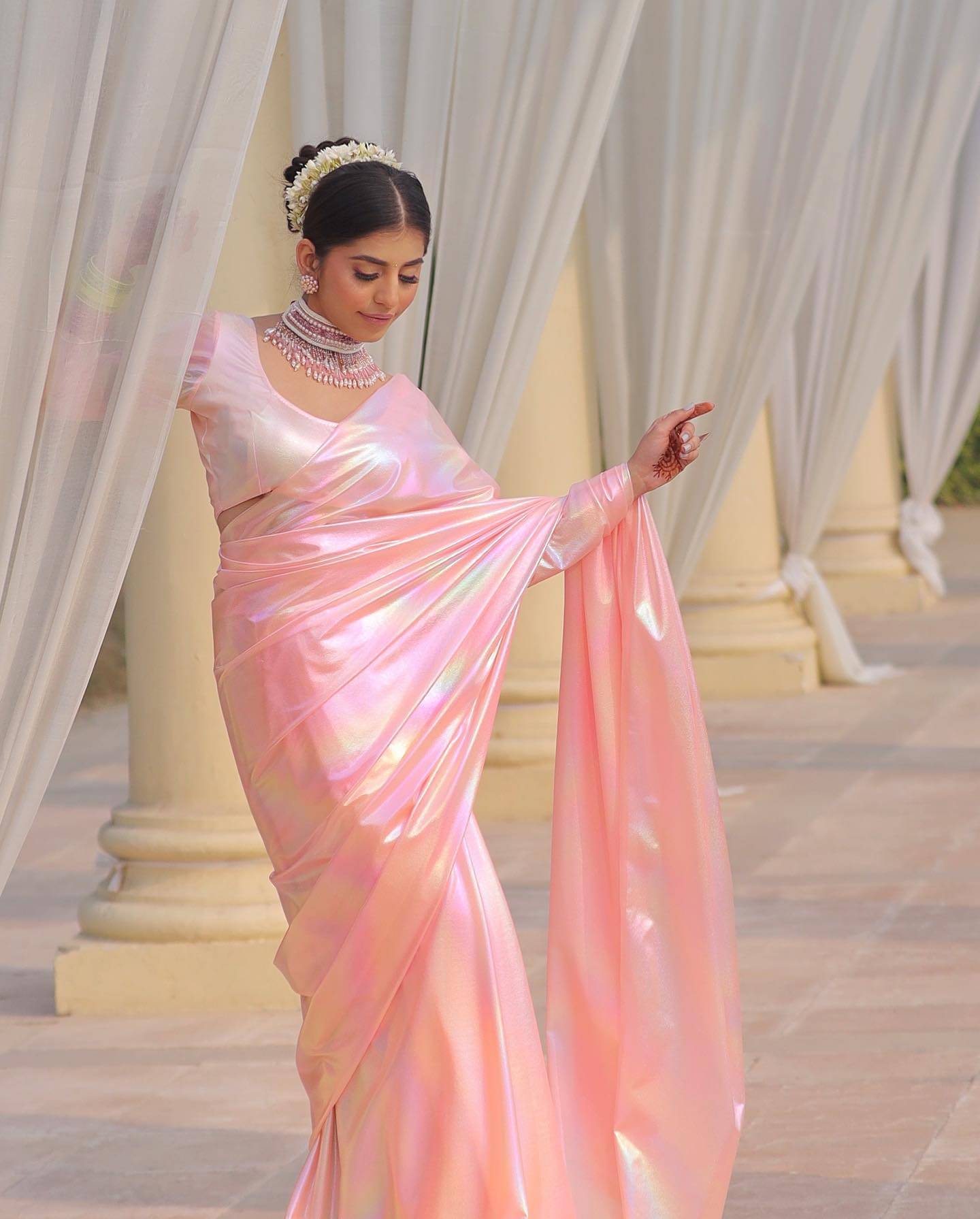     			XOOM LADY Zimmy Choo Solid Saree With Unstitched Blouse Piece ( Peach )