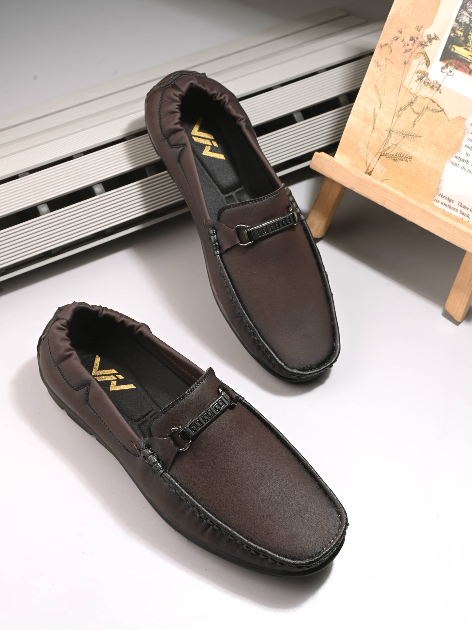     			viv Brown Men's Slip on