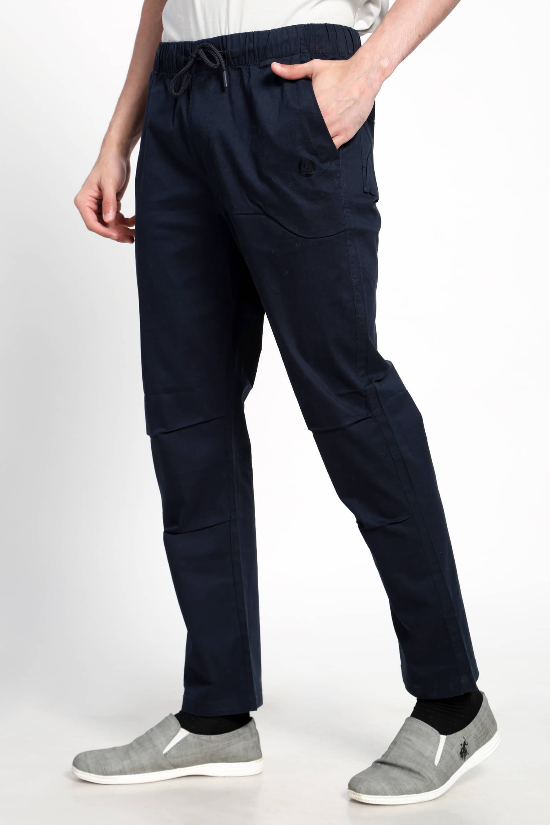     			AURAMIND Black Nylon Men's Trackpants ( Pack of 1 )
