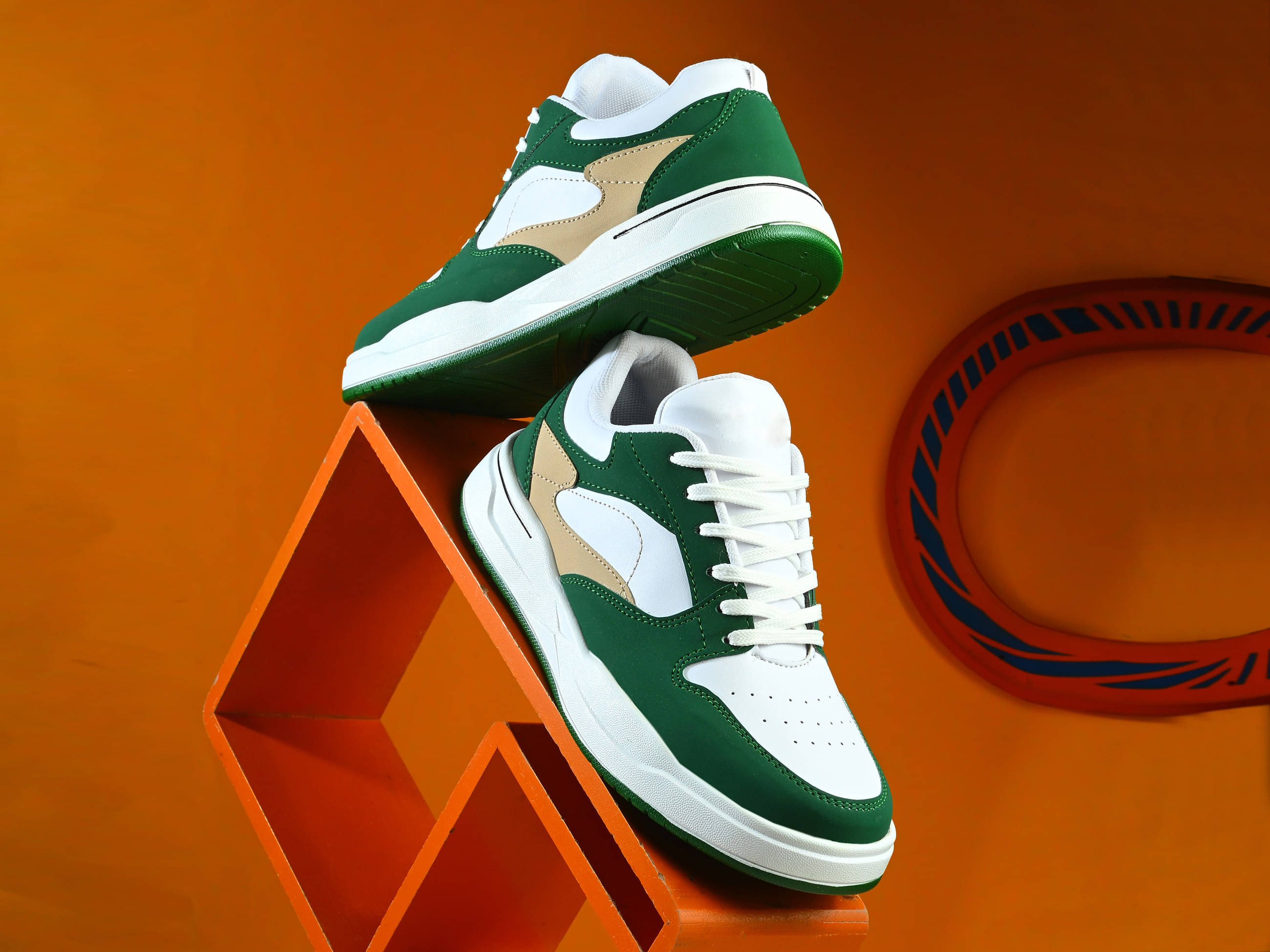     			BRAWO Green Men's Sneakers