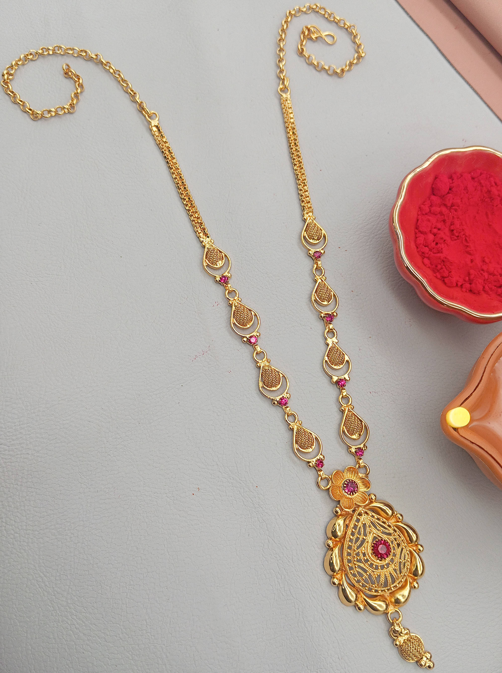     			JIPPA Gold Metal Necklace ( Pack of 1 )