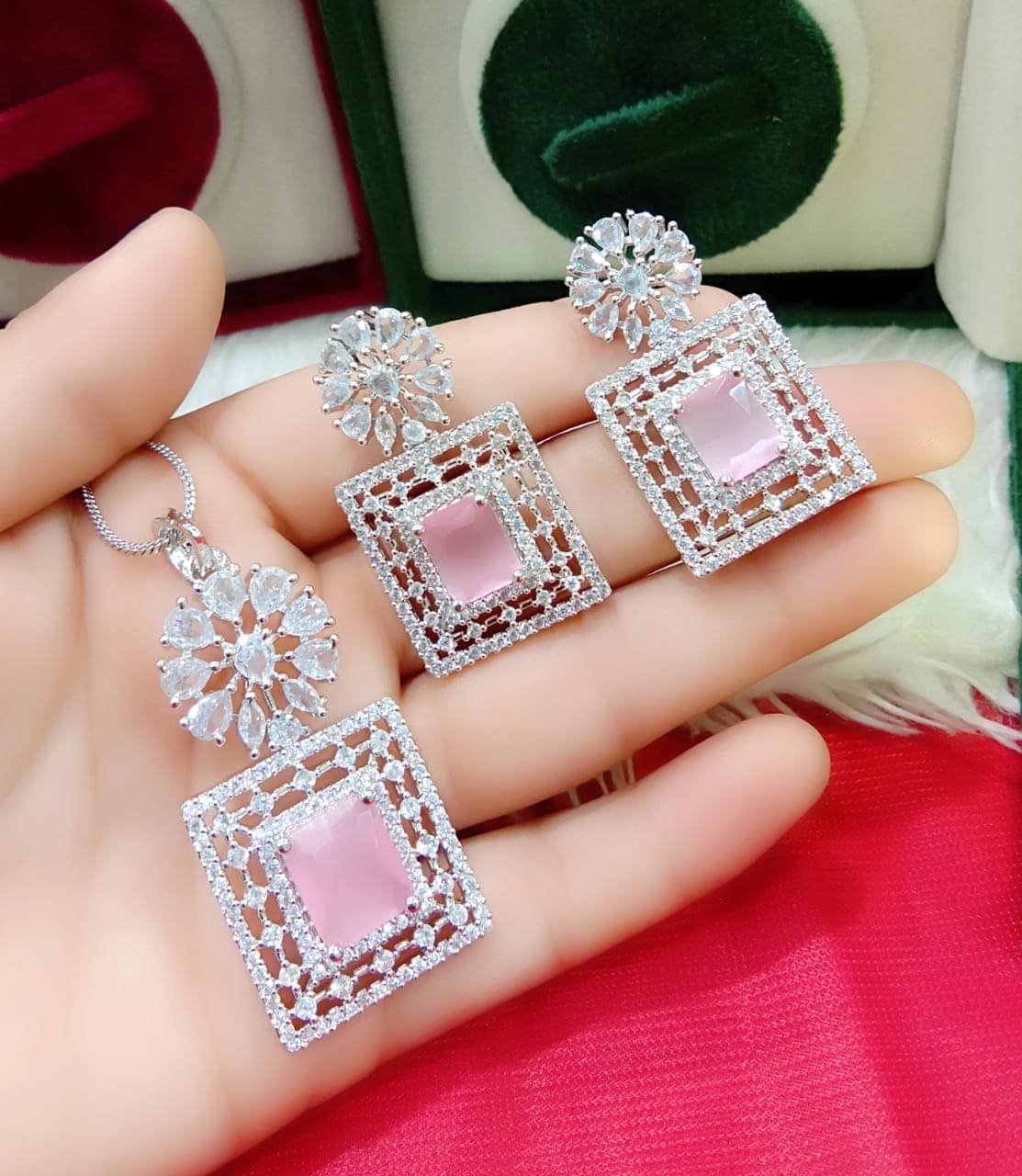 Ladymania Pink Pendant set ( Pack of 1 ) Ladymania Pink Pendant set ( Pack of 1 )