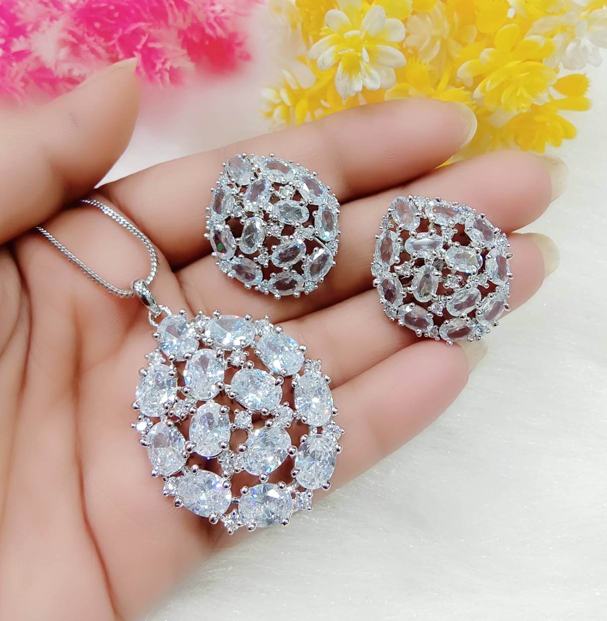 Ladymania White Pendant set ( Pack of 1 )     			Ladymania White Pendant set ( Pack of 1 )