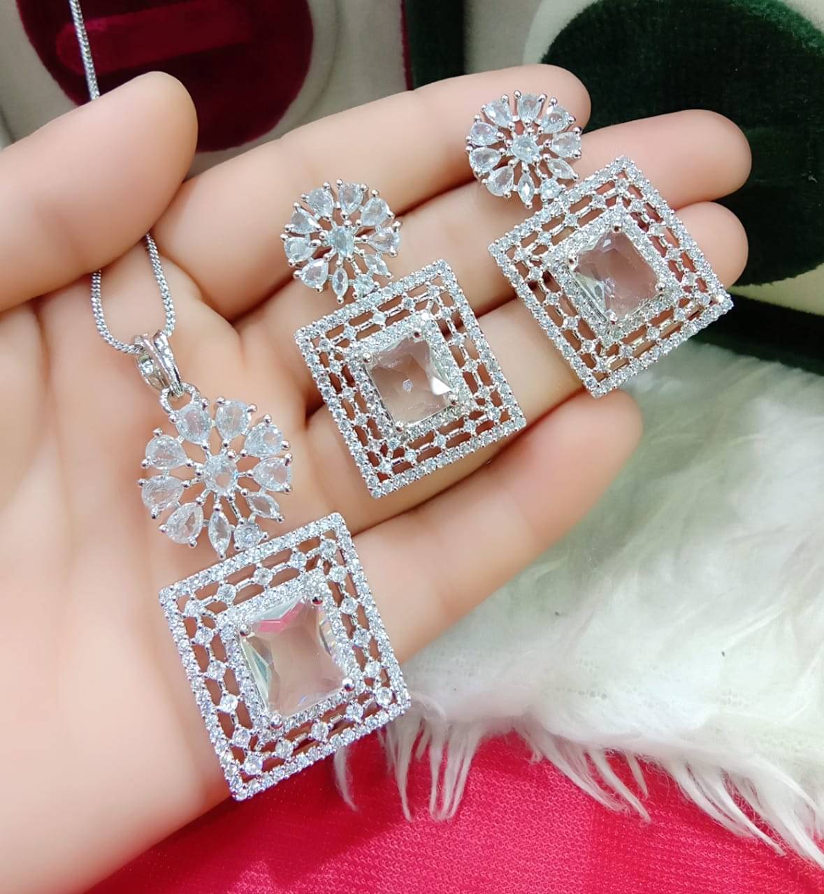 Ladymania White Pendant set ( Pack of 1 ) Ladymania White Pendant set ( Pack of 1 )