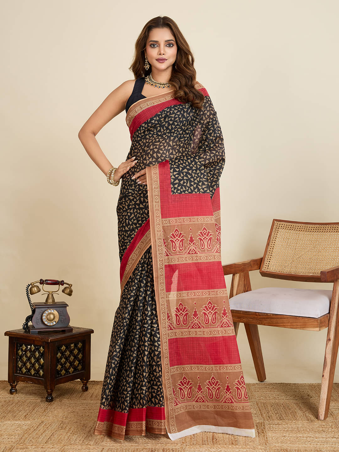    			SHANVIKA Cotton Printed Saree Without Blouse Piece ( Black )
