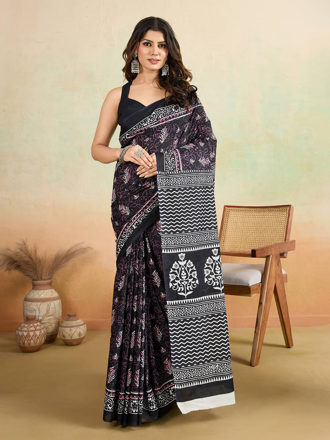 SHANVIKA Cotton Printed Saree Without Blouse Piece ( Black ) SHANVIKA Cotton Printed Saree Without Blouse Piece ( Black )