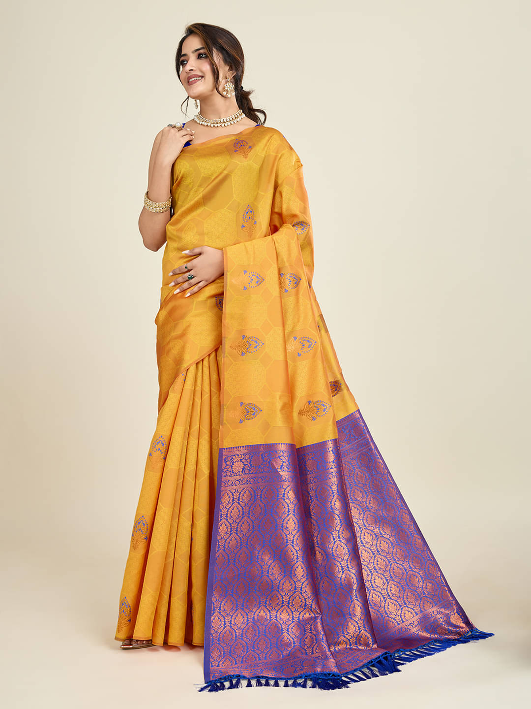 SHANVIKA Silk Blend Woven Saree With Unstitched Blouse Piece ( Orange ) SHANVIKA Silk Blend Woven Saree With Unstitched Blouse Piece ( Orange )