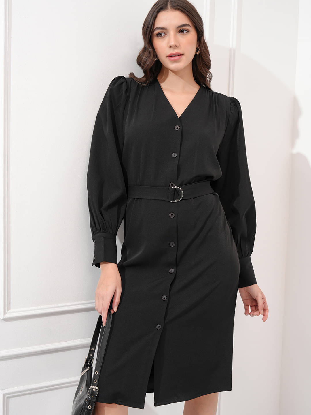 Tokyo Talkies Women Polyester Blend Solid Shift Dress ( Black ) Tokyo Talkies Women Polyester Blend Solid Shift Dress ( Black )
