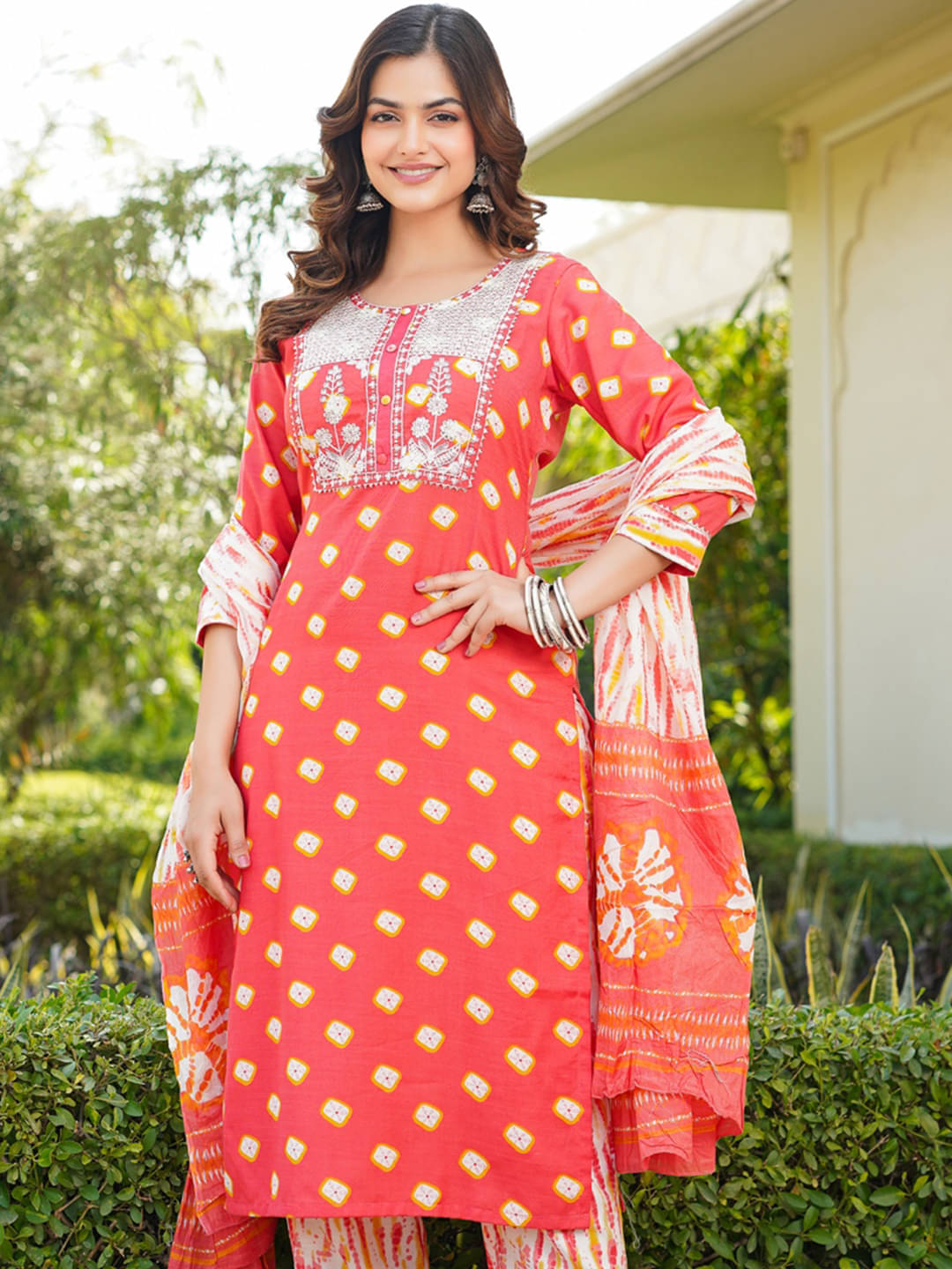Vaamsi Women Rayon Embroidered Straight Kurti With Pants ( Orange )     			Vaamsi Women Rayon Embroidered Straight Kurti With Pants ( Orange )