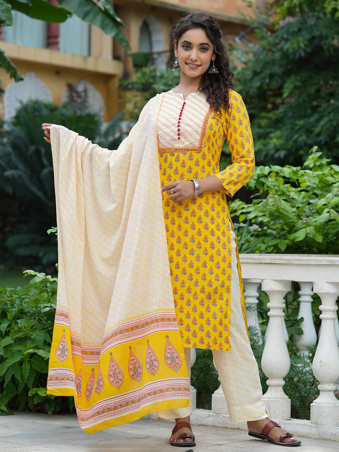     			Vaamsi Women Rayon Printed Straight Kurti With Pants ( Yellow )