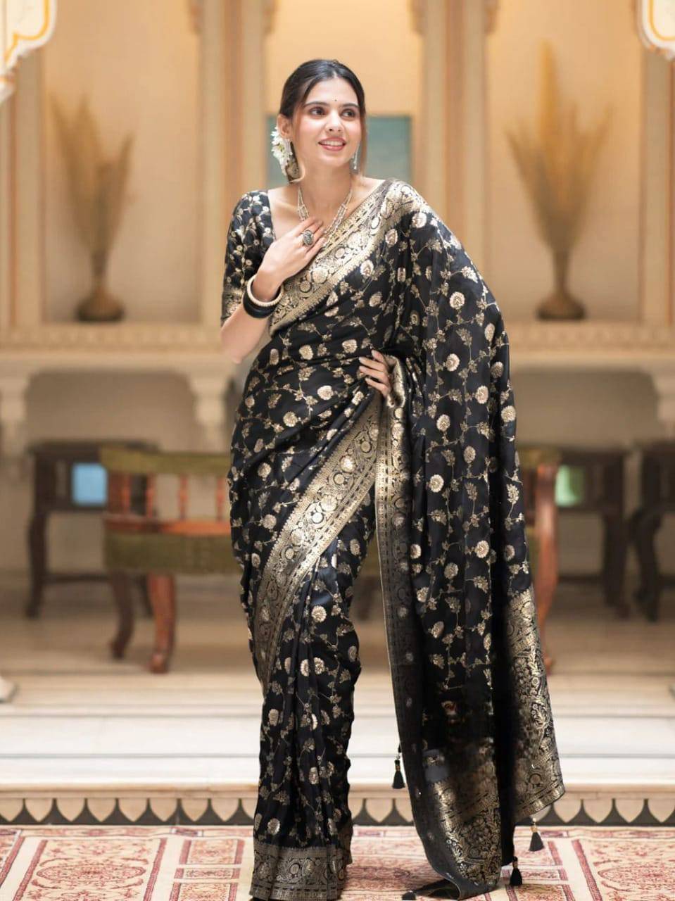     			fab woven Art Silk Woven Kanjeevaram Sarees With Unstitched Blouse Piece ( Black )