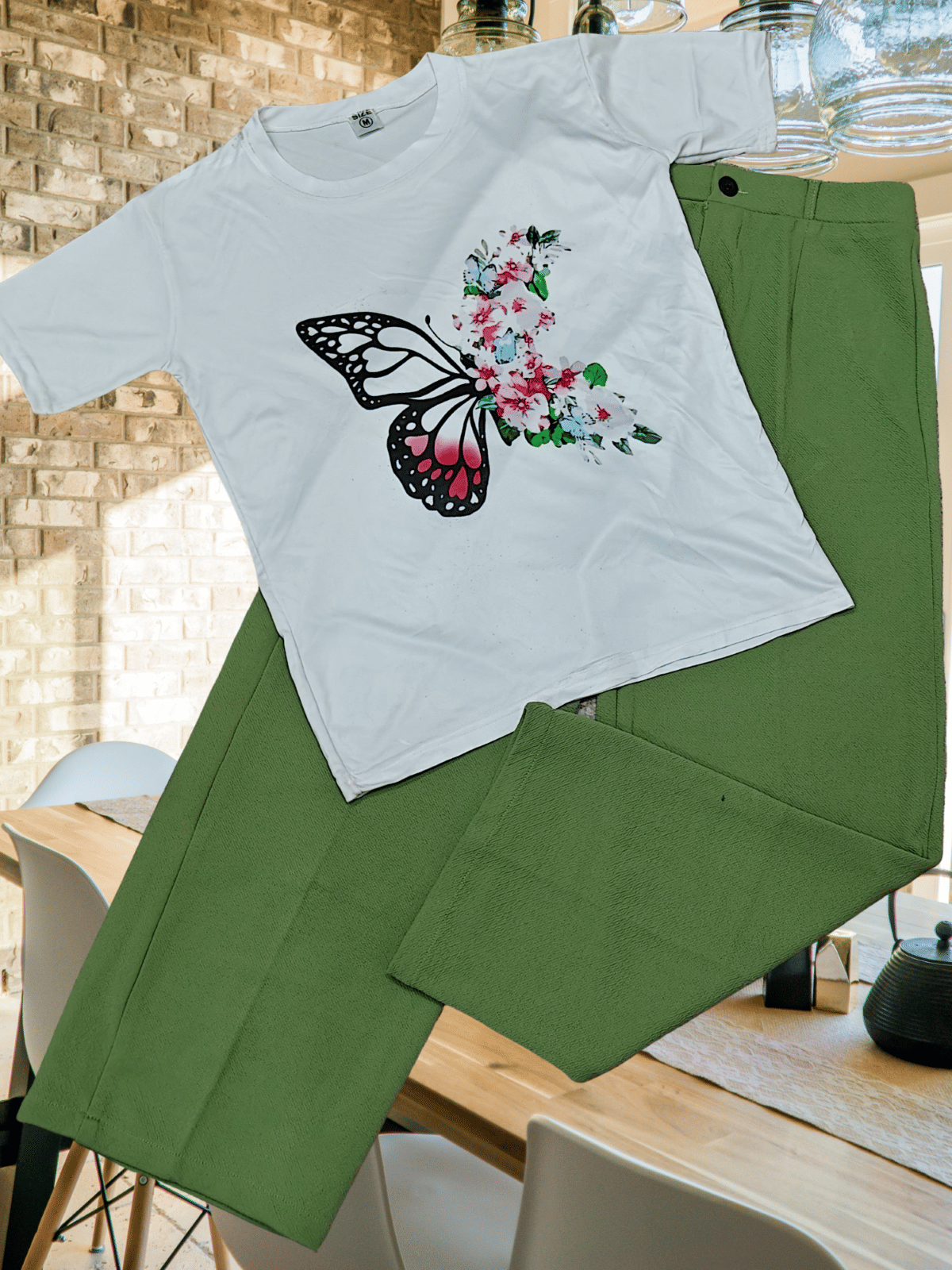 Detly Women Printed T-Shirt With Trousers Co-Ord Set ( Multicolor ) Detly Women Printed T-Shirt With Trousers Co-Ord Set ( Multicolor )