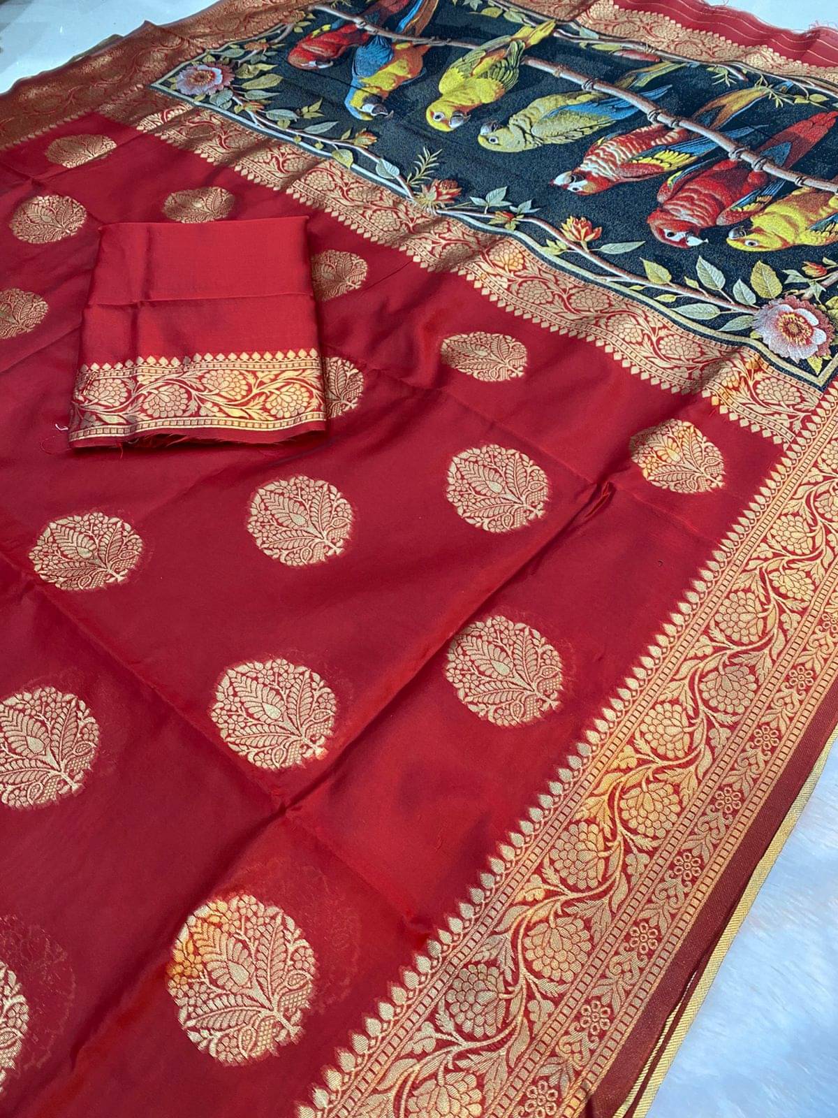     			Shree Mahantam Silk Woven Banarasi saree With Unstitched Blouse Piece ( Red )